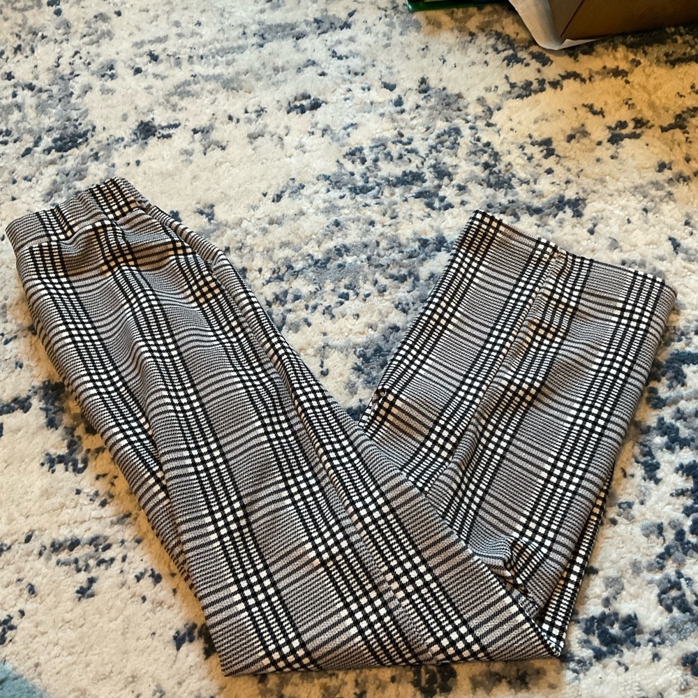 Chic Black and White Plaid Skirt